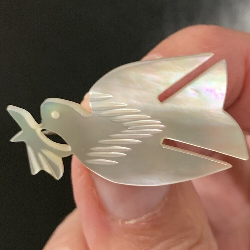 Sweet Vintage Carved Mother-of-Pearl Dove with Olive Branch Pin - Picture 5 of 9